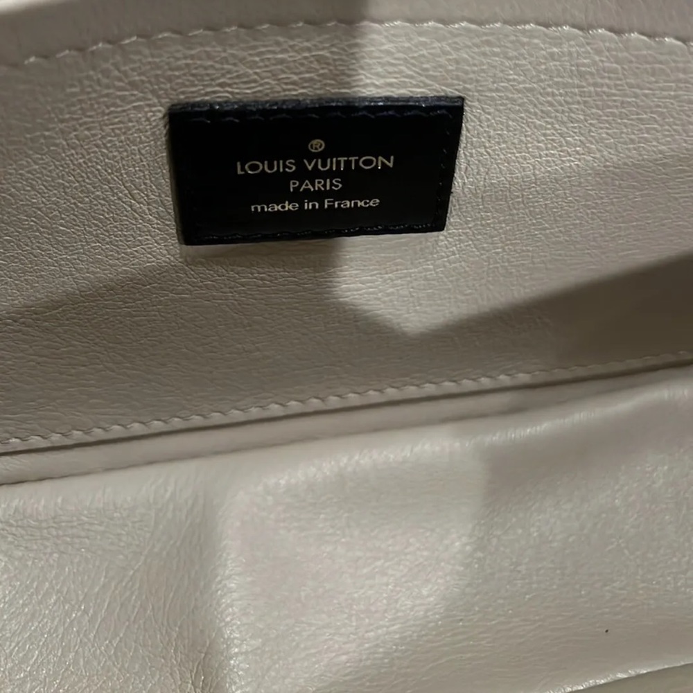 Extremely RARE EUC Louis Vuitton limited edition bag with original strap - Picture 4 of 6